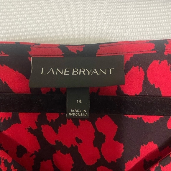 Lane Bryant LIKE NEW red/black animal print ruffle front v neck blouse size 14 - Picture 4 of 4